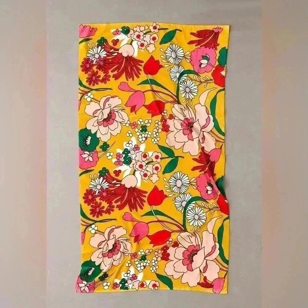 ban.do Beach, Please! Superbloom Beach Towel 60s/ 70s flowers
